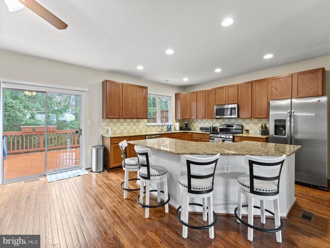 Building Photo - 8873 Royal Doulton Ln