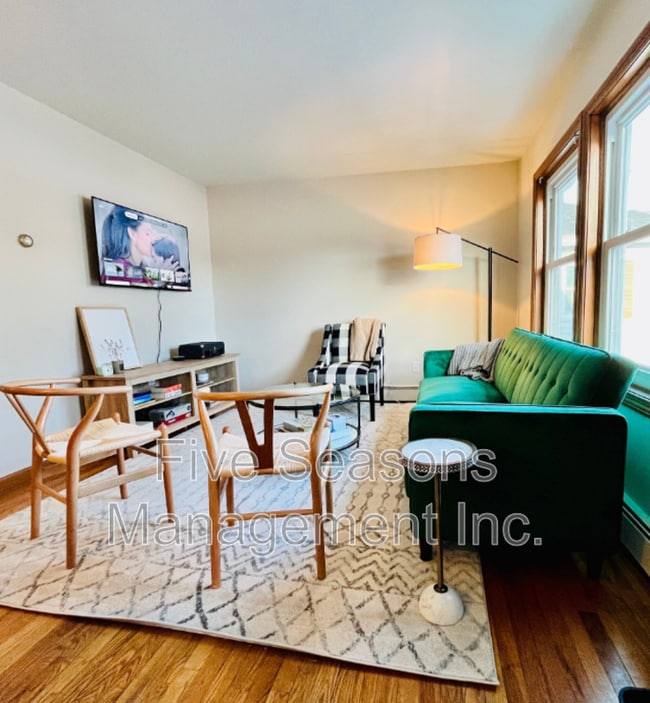 Building Photo - 358-360-360 N Winooski Ave