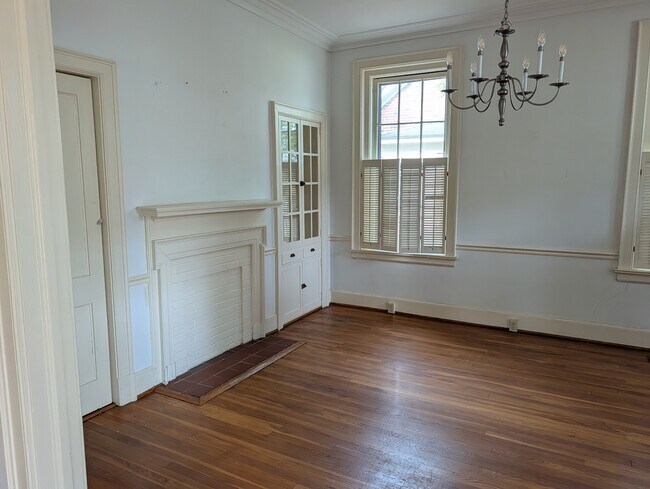 Building Photo - 1007 Wildwood Ave