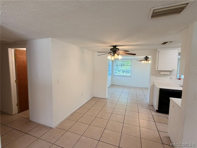 Building Photo - 28 N Davis St