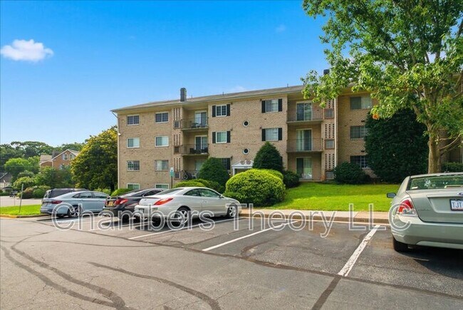 Building Photo - 1521 Colonial Dr