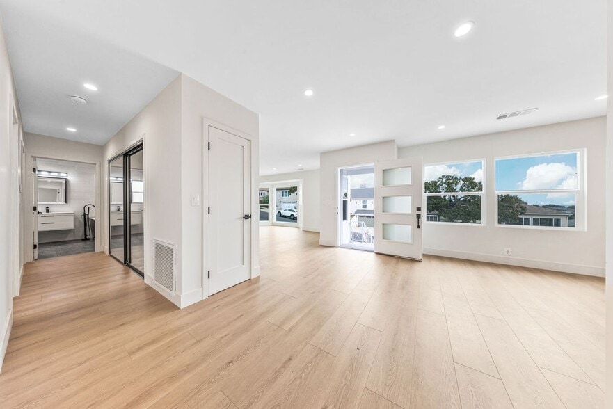 Building Photo - 5455 Harcross Dr