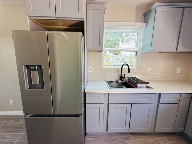 Building Photo - Gorgeous 1BD/1BA all appliances included. Move in ready!!