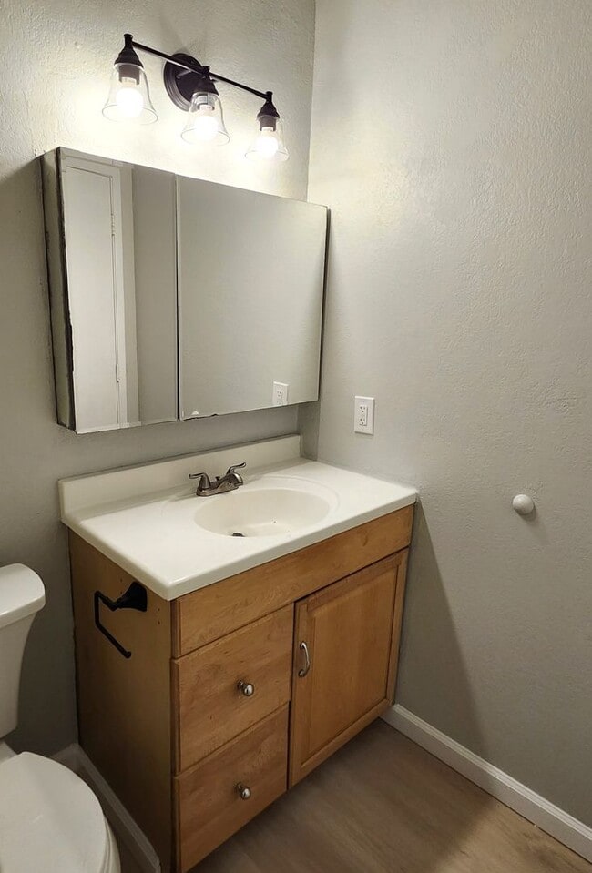 Building Photo - 3/2- Newly Renovated & Energy Efficient in...