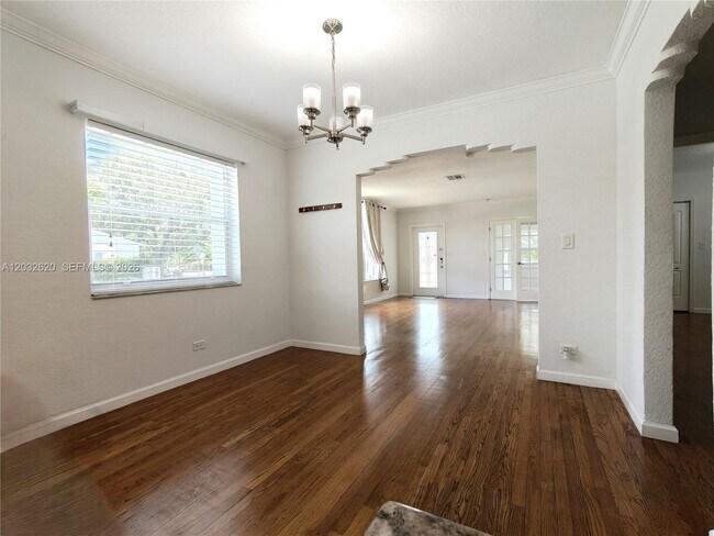 Building Photo - 470 SW 25th Rd