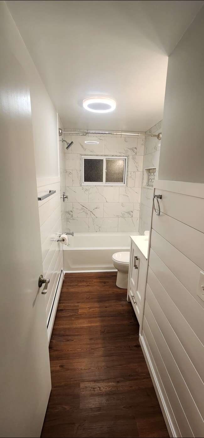 Building Photo - 325 Hall St