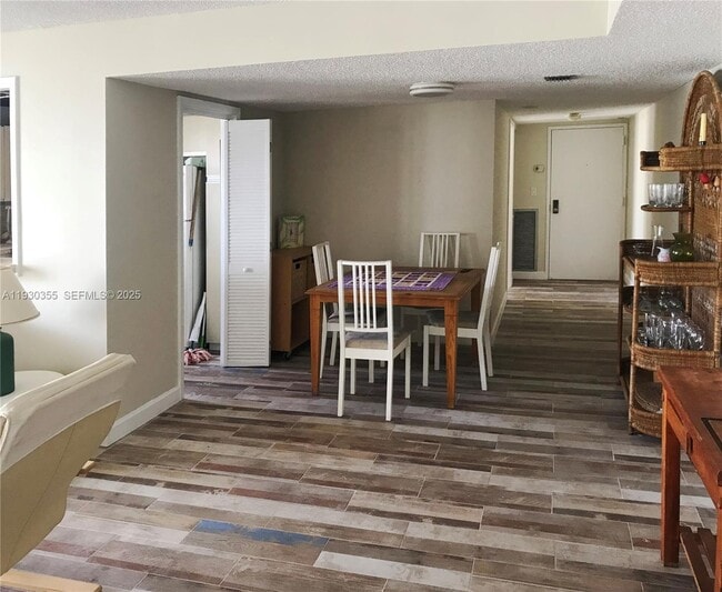 Building Photo - 18181 NE 31st Ct