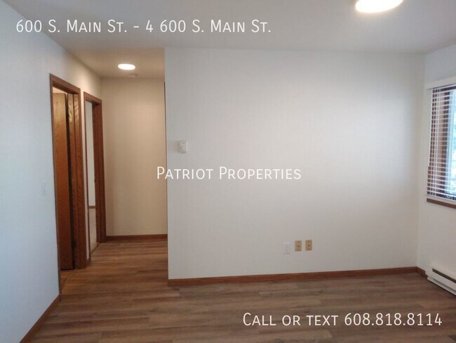 Building Photo - 2 bedroom/ 1 bath apartment in Deerfield, WI