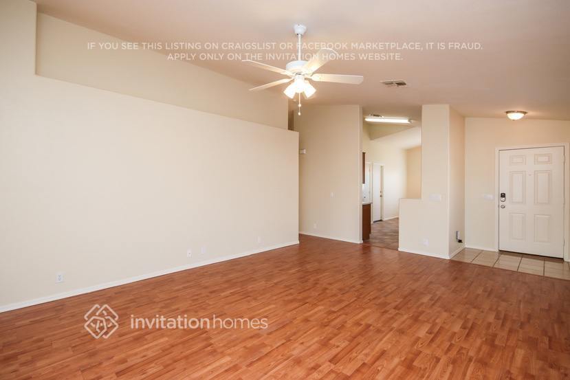 Building Photo - 10630 E Emerald Ave