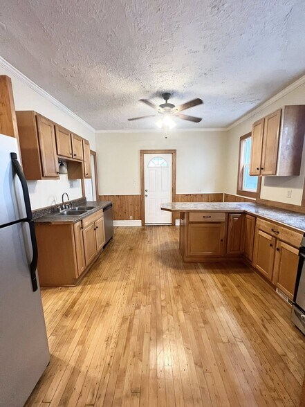 Primary Photo - 3336 N Bartlett Ave