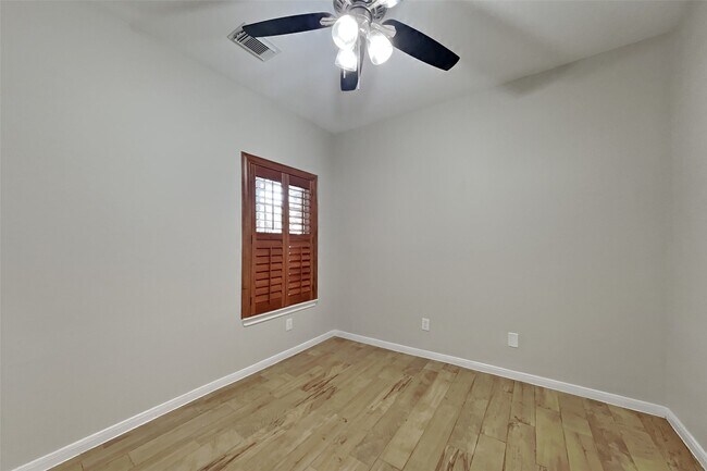 Building Photo - 20743 Oakhurst Park Dr