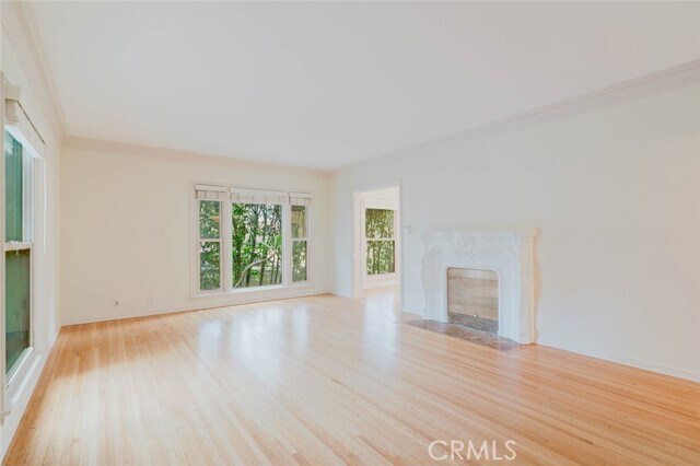Building Photo - 5962 S San Vicente Blvd