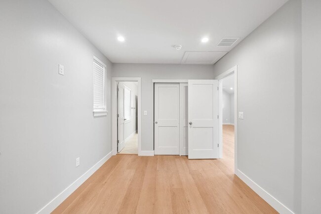 Building Photo - Remodeled 4BD, 3.5BA Home in South Park Hill with 2-Car Garage