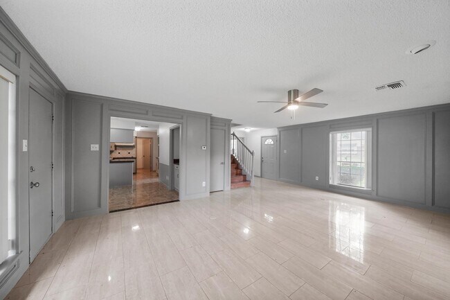Building Photo - 3102 Hollow Cir