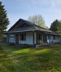 Building Photo - 3 Bed, 2 Bath Craftsman Style Home - Great Location in Port Townsend!