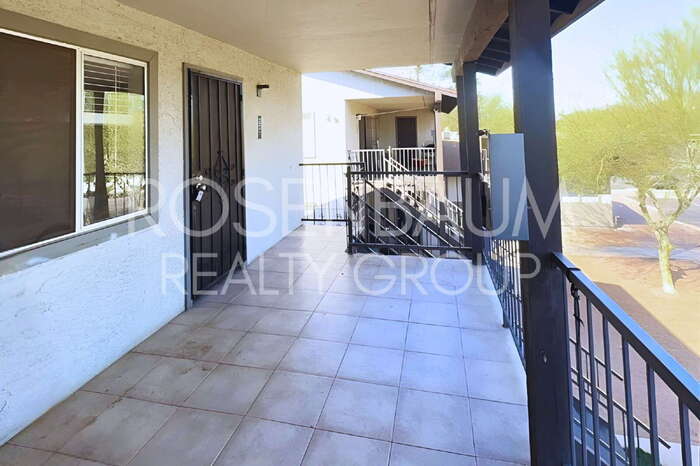 Building Photo - 713 W 1st Ave