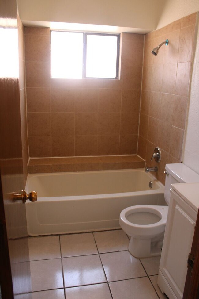 Building Photo - 1472 Sierra De Oro Dr