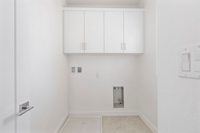Building Photo - 35923 Hinkey St