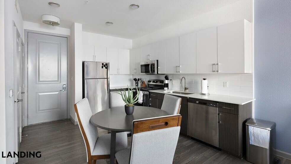 Building Photo - 1001 S Center St