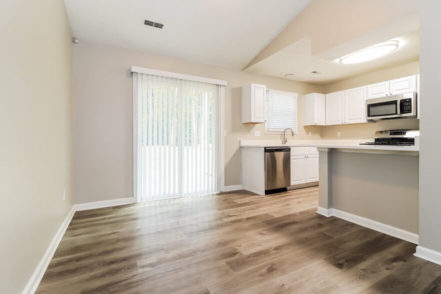 Building Photo - 876 Highland Terrace NE