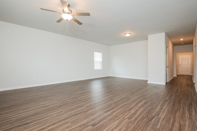 Building Photo - 102 Percheron Dr