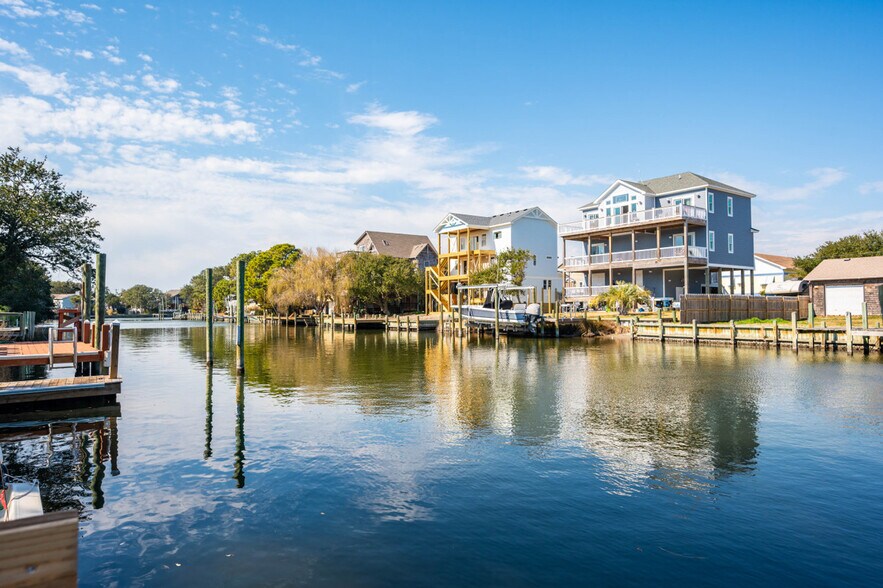 Building Photo - 50204 Snug Harbor Dr