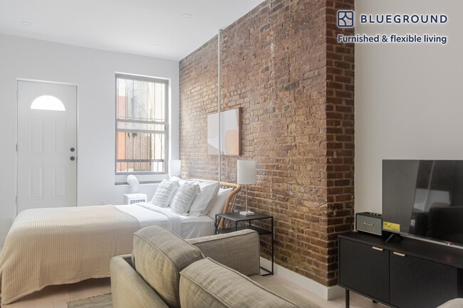 Primary Photo - 501 1/2 E 83rd St