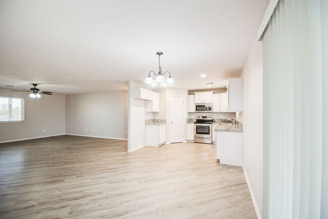 Building Photo - Large 1 + Acre Lot with 3 bedroom home in ...