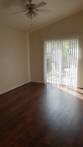 Master bedroom - 2306 S Bumby Ave