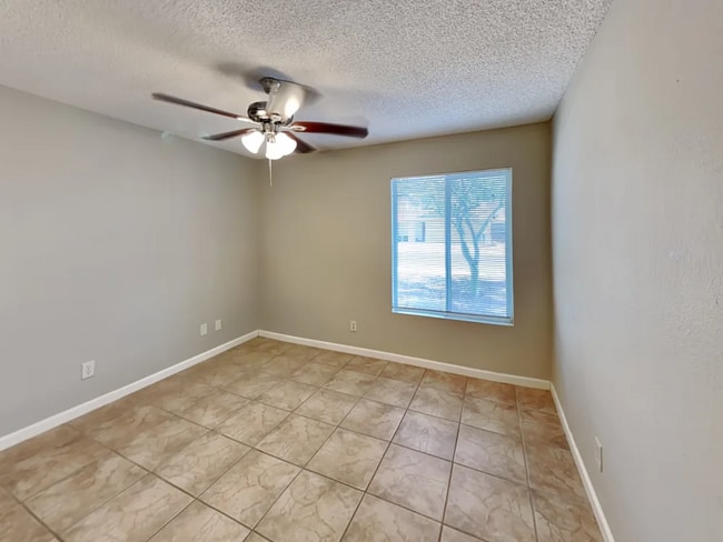 Building Photo - 705 W Nopal Pl