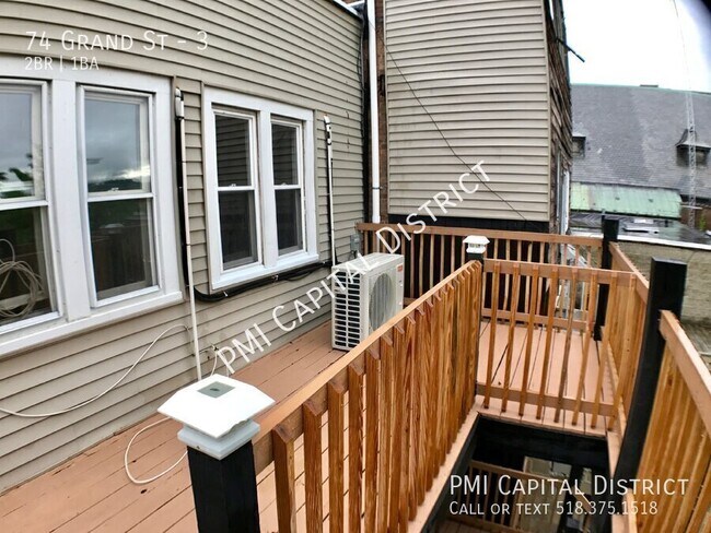 Building Photo - 74 Grand St