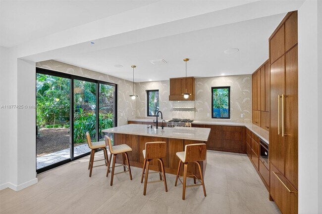 Building Photo - 2330 Overbrook St