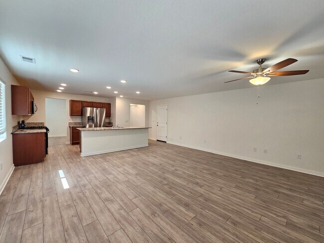 Building Photo - 322 Double Spring Dr