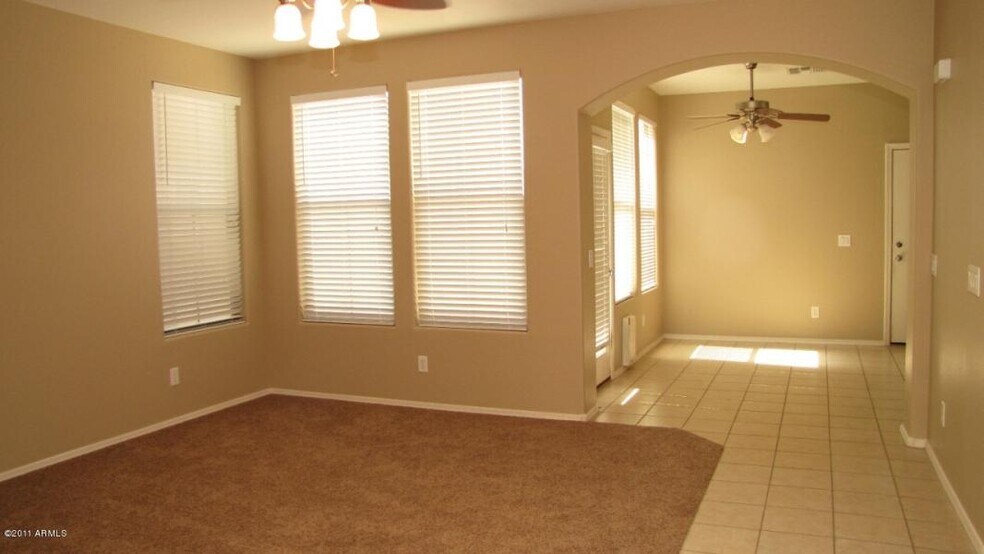 Building Photo - 1938 E Loma Vista St