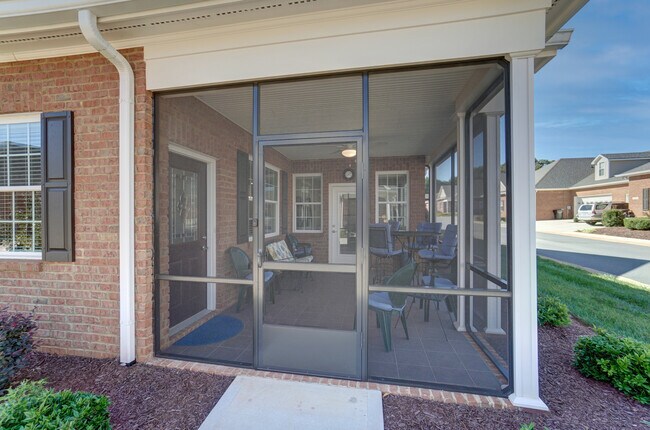 Screened porch - 2335 Sylvia Court