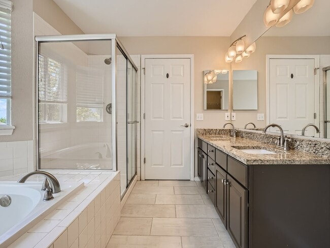 Building Photo - Evolve Real Estate: Meticulous Executive 4 Bedroom Plus Finished Basement Available August 5!