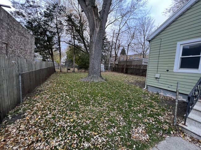 Building Photo - 5814 10th Ave