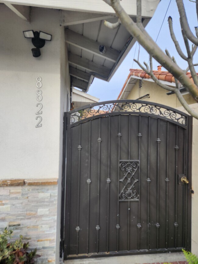 Building Photo - 8822 O'Melveny Ave