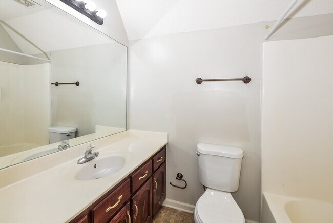 Building Photo - 2104 Eubanks Ln