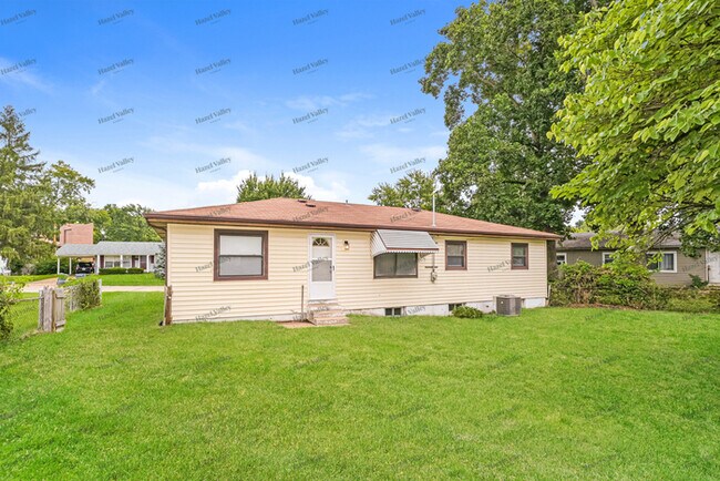 Building Photo - 822 Lightwood Dr