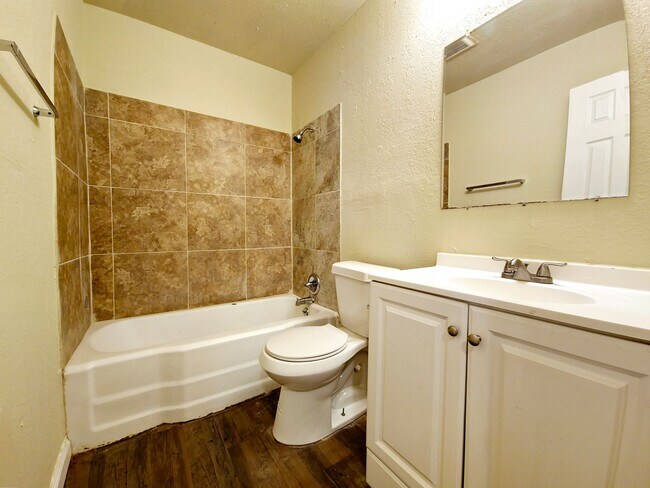 Building Photo - MOVE-IN SPECIAL: Cozy 3 Bedroom Home in East Lubbock