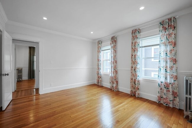Building Photo - 22-24 Ellison Avenue Unit 24