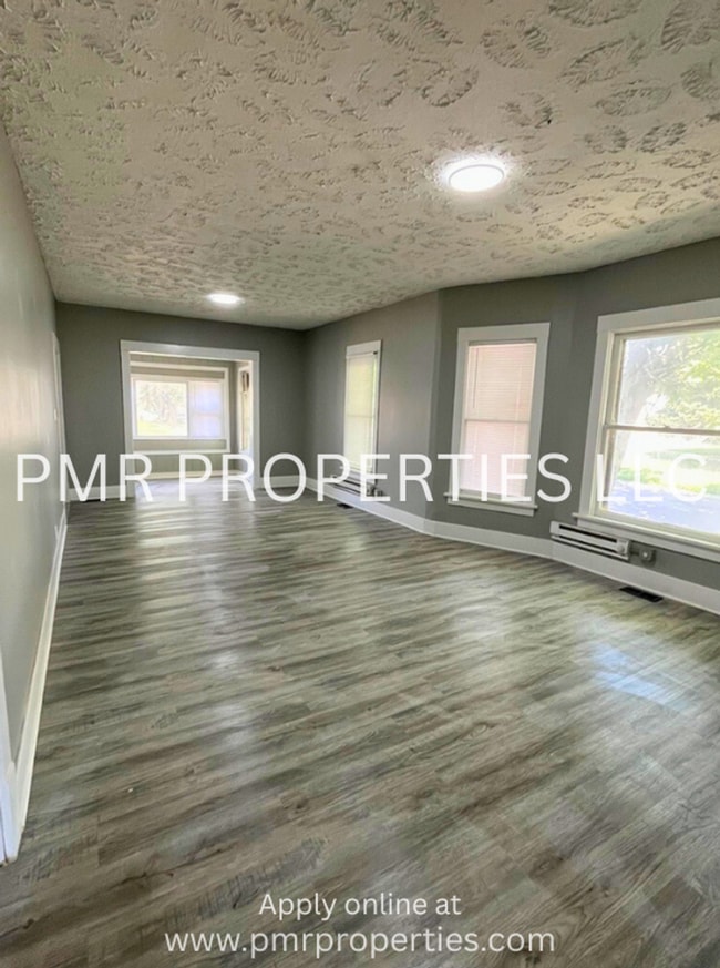 Building Photo - 3 Bedrooms/1Bathroom House