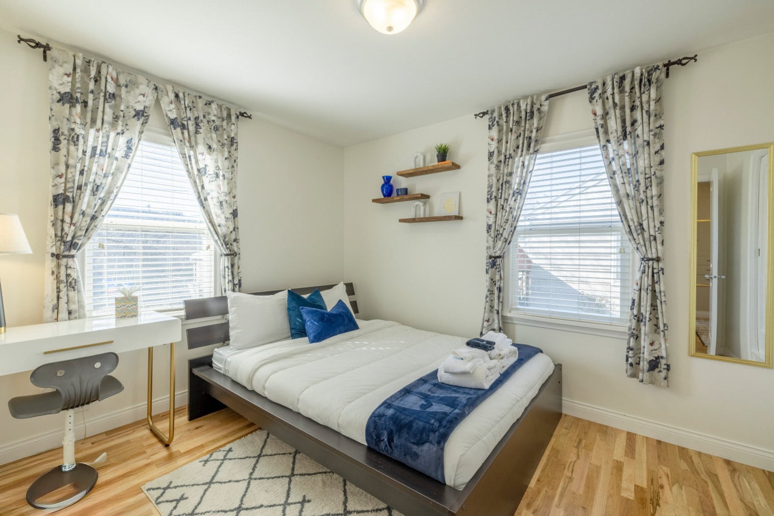 Building Photo - 356 E Utopia Ave