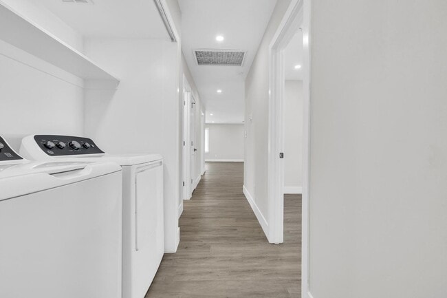 Building Photo - 6 BED/4 BATH Complete remodel with backyard pool & bar