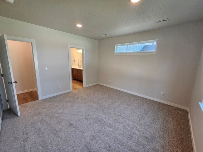 Building Photo - New build! October rent free