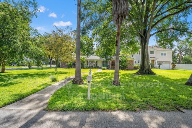 Building Photo - 2725 N Myrtle Ave