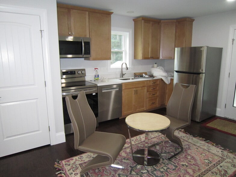 Eat-in Kitchen - 20527 Washington St