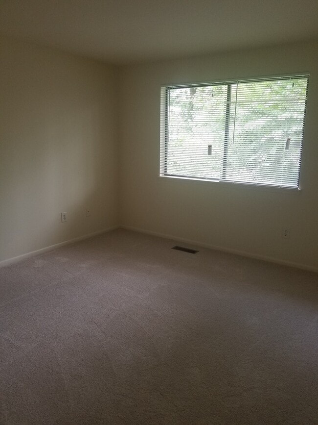 Building Photo - Beautiful 3BR 2.5BA Single Family Home in ...