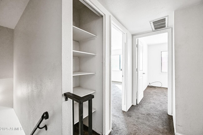 Building Photo - 4240 S 46th Pl